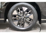 純正のアルミホイールが足元を飾ります!タイヤサイズは205/60R16となります。