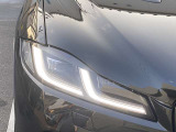 フロントフェイスを際立たせるLEDヘッドライトを装備。