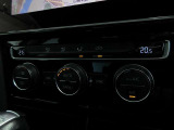 風量自動調整の快適オートエアコンを装備。運転席側・助手席側それぞれに温度設定ができます。