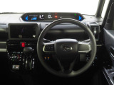 運転席まわり。スイッチやレバー等が使いやすく配置されています。