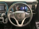 インテリアに合わせたデザインのステアリングは、運転される方のことも考え、運転しやすい形状、大きさです。是非一度、実際に触ってお確かめください。