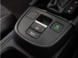 オートブレーキホールド機能付き電子パーキングブレーキ!ブレーキペダルを足から離しても停車状態を保ちます。アクセルを踏めば自動でブレーキが解除され、発進可能!