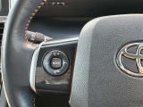 ステアリングスイッチ付きで運転中、前方から目線をそらすことなく、オーディオ等の操作が可能です!