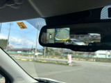 アラウンドビューモニター付きで後方だけでなく周囲も確認出来て便利です。