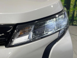 【LEDヘッドライト】悪天候や夜間走行時も良好な視界を確保し安心して運転できる高輝度LEDヘッドライトを装備!点灯速度が早く、消費電力も抑えられています。