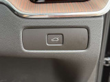 ◆パワーテールゲート/運転席から降りることなくテールゲートの開閉が可能です。