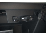 広がる運転支援サービスETC2.0搭載。全国の高速道路に設置されたITSスポットと双方向通信を図り、広域な道路交通情報や安全運転をサポートする情報を得て、音声やナビ画面上にタイムリーにお知らせします。