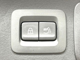 【パワーバックドア】スマートキーや運転席のボタンを押すだけでリアゲートが自動で開閉します!荷物を持っている時や、高い位置にあるバックドアを閉める際に便利な機能です♪
