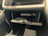 便利なグローブボックスです。