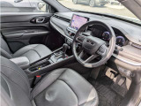 シートヒーターも装備された高級感のあるレザーシートです!JEEPのロゴがオシャレ!