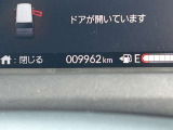 見やすく機能的なスピードメーター♪