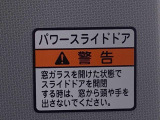 第三者機関の検査員が検査を行った上で発行する「車両状態証明書」付き。クルマの状態を細部までチェックし、わかりやすく表示しているので、安心&納得してご購入いただくことができます。