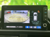 後退時の安全をサポートするバックモニター。車幅感覚や後方障害物を把握しやすく、安心してバック駐車が可能です。万が一の事故を防ぎます。