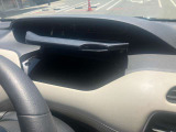 運転席前にも収納スペースがありUSBソケットもついていて便利です