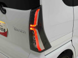 精悍なカスタム専用デザインのLEDリヤコンビネーションランプ(LEDストップランプ)で省電力・長寿命化を実現。