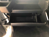 よく使うものが手を伸ばせばすぐ届く、機能面で充実した収納。