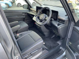 運転席は座り心地が良く快適にドライブをしていただけます。