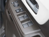 ◆パワーウィンドウスイッチ◆運転席から全席の窓の開閉操作を行うことが出来いつでも換気ができます!