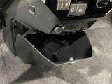 脱着式のインパネセンター大型ボックスが付いてます