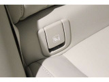 「ISOFIX]対応のためチャイルドシート脱着時に傷付けない様に、また取付し易いよう工夫されています
