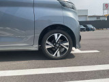 足元が引き締まって見えるデザインになっております☆
