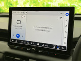 大型タッチパネルで、目的地設定や各種操作が直感的に行えます。スムーズな操作感で、快適なドライブの相棒として活躍してくれるでしょう。