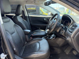 シートヒーターも装備された高級感のあるシートです!JEEPのロゴがオシャレ!