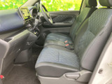 ドライバーの視界を確保した、機能的なコクピット。操作しやすい配置で、安全運転をサポートします。快適なドライブを、より一層楽しめます。