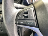 ステアリングのスイッチで通話操作が可能。手を離さずに使えるので安心して運転できます。
