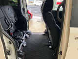 後席座面は折りたたむことができ背の高い荷物なども載せることが出来ます!!