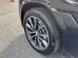 カー・ライフのさまざまなリスクのある状況を自動的に記録。運転中はもちろん駐車時まで、愛車とその周囲を監視・記録する基本機能に加え、Proにはその場で画像を確認できる液晶ディスプレイを搭載。