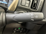 直感的な操作で安全確認をサポート。スムーズな操作感で、安心して運転を楽しめます。シンプルながらも機能的なデザインもポイントです。