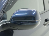 ◆ドアミラーウインカー◆ドアミラーにウインカーを装備しています。対向車に自身の進行方向を合図し安全に運転できます。