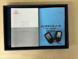 メンテナンスノート【点検整備記録簿・保証書】、取説も揃ってます。スマートキーはバッグなどにしまったままボタン操作でエンジンの始動・停止ができて大変便利です