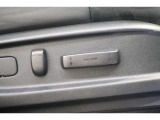 高級車の代名詞!運転席はパワーシートとなっております!