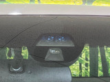 【シティブレーキアクティブシステム】低速走行中に前方の車両等を認識し、衝突しそうな時は警報とブレーキで衝突回避と被害軽減をアシスト。より安全にドライブをお楽しみいただけます。