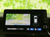駐車支援機能が搭載されており、安全な後退をサポートします。映像を鮮明に表示し、運転を安心して楽しめます。