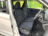 運転席シート廻りは使用感も少なく、良好な状態となっています。前オーナー様が丁寧に使っていたことがよくわかりますね。