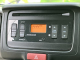シンプルで使いやすいインターフェースが、快適なドライブをサポート。ラジオやCD、AUX接続など、多彩なメディアに対応したオーディオシステムを搭載しています。