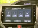 高画質モニターで、様々な情報を鮮明に表示します。安全運転をサポートする機能も搭載されており、快適なドライブを演出します。