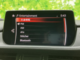多彩なメディアに対応し、お好みの音楽を再生可能。長距離ドライブのお供に最適です。