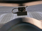 全てのクルマに車両検査証がついています。中古車オークション業界で確立された公正な基準を採用しています。トヨタ自動車によって、修復歴や状態を正しく判断できると認定された車両検査員が、1台1台検査し点数と