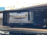 車の鼻先より先を見渡せるパノラマビュー。左右の状況も判断しやすくなるので、狭い路地を走る際に重宝します。
