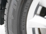 ◆アルミホイール装着車です!これで足元まわりもおしゃれにきまります!