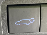 【パワーバックドア】スマートキーや運転席のボタンを押すだけでリアゲートが自動で開閉します!荷物を持っている時や、高い位置にあるバックドアを閉める際に便利な機能です♪