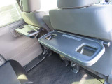 シートバックテーブル(運転席/助手席) 休憩時、軽食を取る時に便利ですね