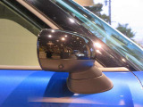 【ドアミラー】ドアミラーは電動で角度調整や格納が可能です。駐車時などに便利です。寒冷地や雨天時に役立つミラーヒーター機能も備えています!