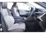 高いホールド性で運転姿勢が安定します。長距離ドライブでも疲れにくいのが魅力です。快適なドライビングライフをお送りください♪