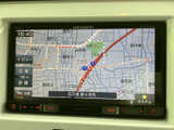 高画質で鮮明な地図表示で、スムーズなナビゲーションをサポートします。目的地までのルートを分かりやすく表示し、運転をサポートします。
