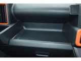 ☆小物を置ける台もあり自分だけの車内空間を作ることができます!